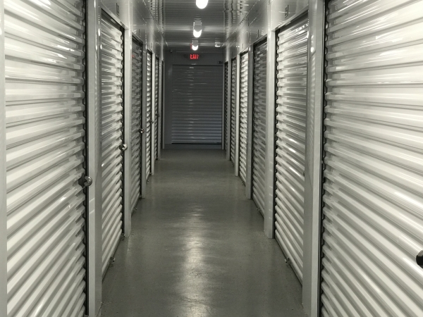 Facility photo: //images.sparefoot.com/medium/2174575ef25910ee111.jpg