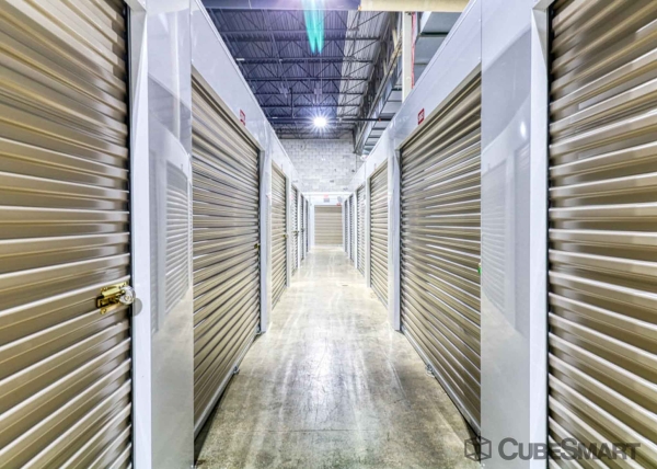 Facility photo: //images.sparefoot.com/medium/217483695f92d564630.jpg