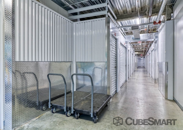 Facility photo: //images.sparefoot.com/medium/217528687f35e038d64.jpg