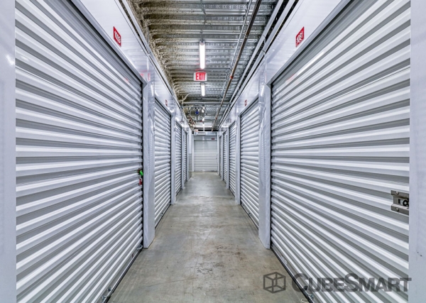 Facility photo: //images.sparefoot.com/medium/21752869dde3f5231aa.jpg