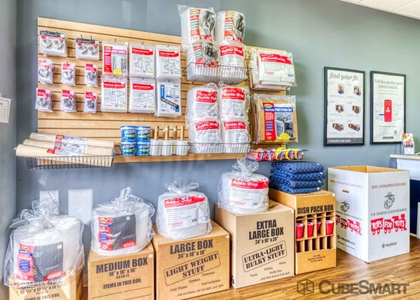 Facility photo: //images.sparefoot.com/medium/217532691ec0774b3d7.jpg