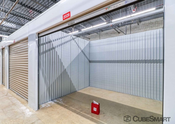 Facility photo: //images.sparefoot.com/medium/217567688c6c0a8b0e5.jpg
