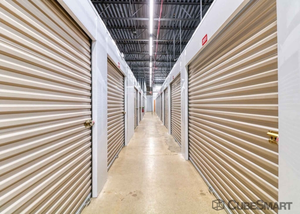 Facility photo: //images.sparefoot.com/medium/2175676983092558825.jpg