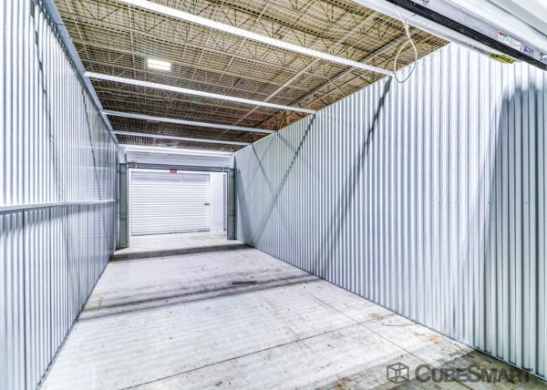 Facility photo: //images.sparefoot.com/medium/217578688b344b16bce.jpg