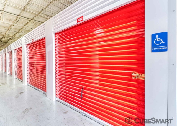 Facility photo: //images.sparefoot.com/medium/217578688c7b3c812ba.jpg
