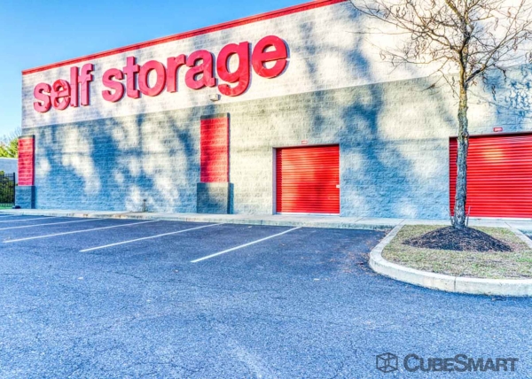 Facility photo: //images.sparefoot.com/medium/21762368834e4a2b2c7.jpg