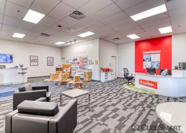 Facility photo: //images.sparefoot.com/medium/21762368834e5233b96.jpg