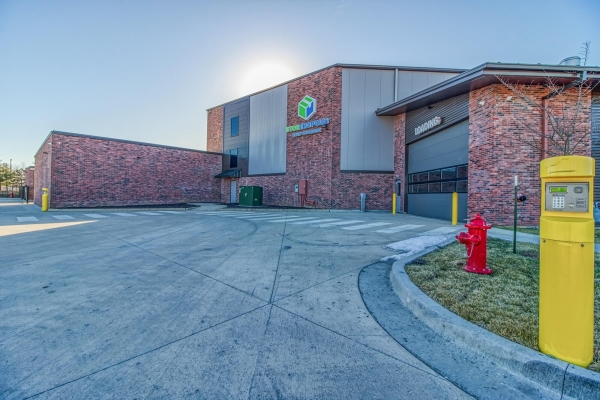Facility photo: //images.sparefoot.com/medium/217649602c1a9346f12.jpg