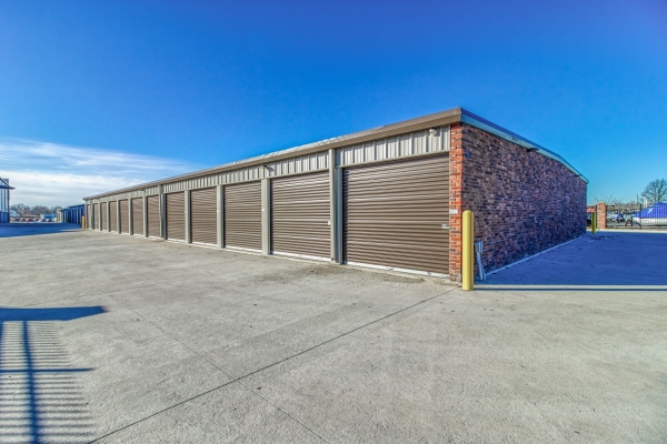 Facility photo: //images.sparefoot.com/medium/217649602c1a9513e70.jpg