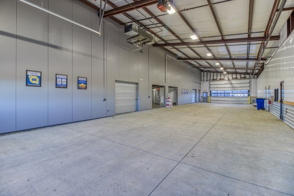 Facility photo: //images.sparefoot.com/medium/217649602c1a9c51c53.jpg