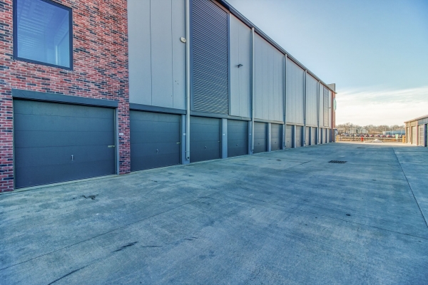 Facility photo: //images.sparefoot.com/medium/217649602c1a9e28a5f.jpg