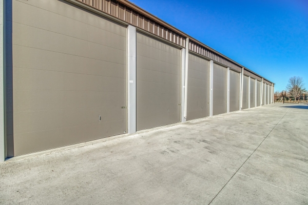 Facility photo: //images.sparefoot.com/medium/217649602c1aa006f0a.jpg