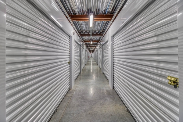 Facility photo: //images.sparefoot.com/medium/217649602c1aa5bf288.jpg