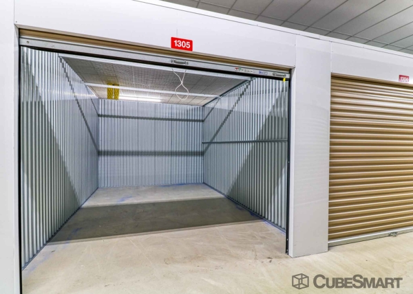 Facility photo: //images.sparefoot.com/medium/217755688349537ae81.jpg