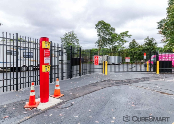 Facility photo: //images.sparefoot.com/medium/217755688b2d2a493f6.jpg