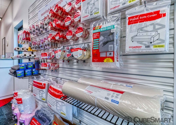 Facility photo: //images.sparefoot.com/medium/217755693a9d65edfd9.jpg