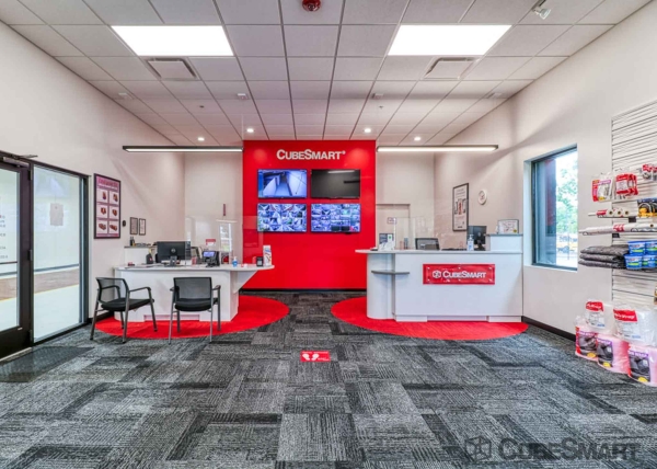 Facility photo: //images.sparefoot.com/medium/2177556971f2f21a487.jpg