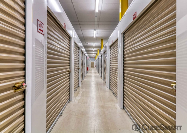 Facility photo: //images.sparefoot.com/medium/21775569f705c552c46.jpg