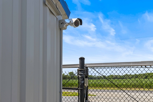 Facility photo: //images.sparefoot.com/medium/21779168b6ea22a47b1.jpg