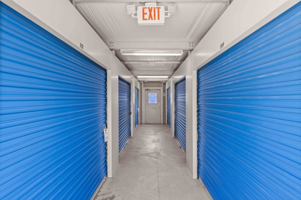 Facility photo: //images.sparefoot.com/medium/21779168b6ea6a9e2c4.jpg