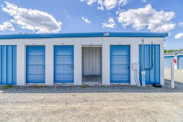 Facility photo: //images.sparefoot.com/medium/21779168b6eab160fc6.jpg