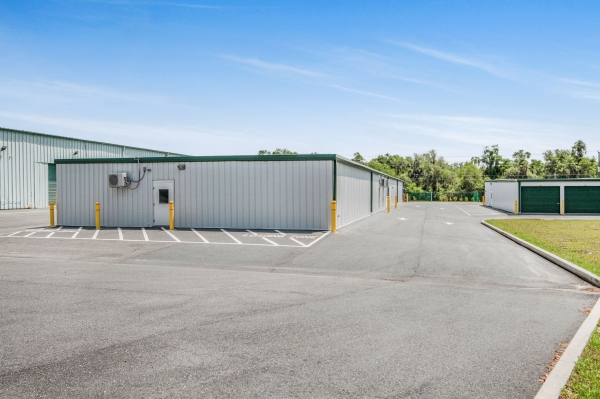 Facility photo: //images.sparefoot.com/medium/21782368f26c49a3c25.jpg