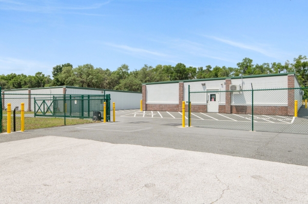 Facility photo: //images.sparefoot.com/medium/21782368f26c5ac8636.jpg