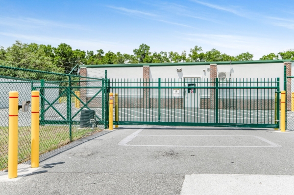 Facility photo: //images.sparefoot.com/medium/21782368f26c66d431d.jpg