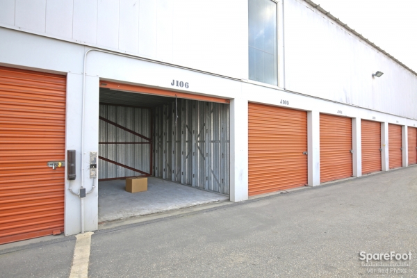 Facility photo: //images.sparefoot.com/medium/2178375f9ada286fcac.jpg