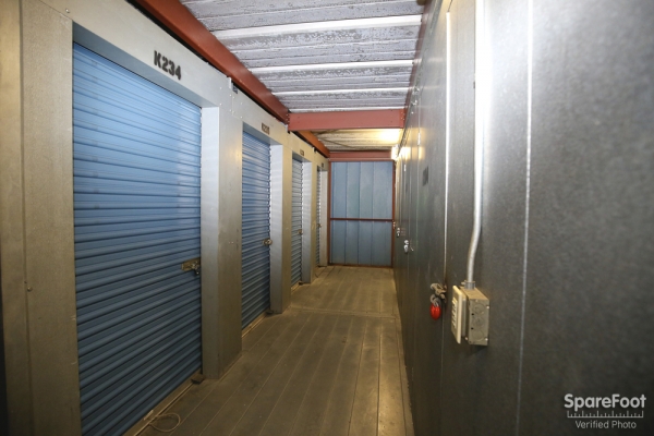 Facility photo: //images.sparefoot.com/medium/2178375f9ada2ad9ce5.jpg