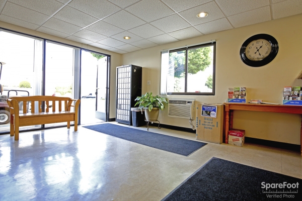 Facility photo: //images.sparefoot.com/medium/2178375f9ada302da3d.jpg