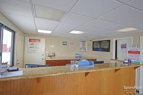 Facility photo: //images.sparefoot.com/medium/2178375f9ada33194bb.jpg