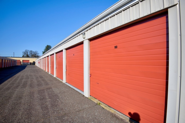 Facility photo: //images.sparefoot.com/medium/2178586887b114a5d0c.jpeg
