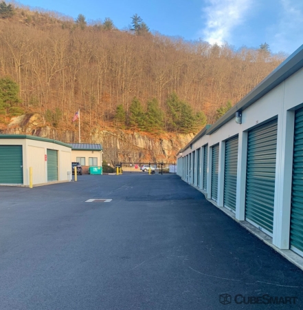 Facility photo: //images.sparefoot.com/medium/21786769f59db19549d.jpg