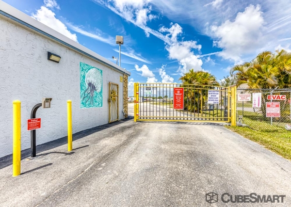 Facility photo: //images.sparefoot.com/medium/217869686f682b51e14.jpg