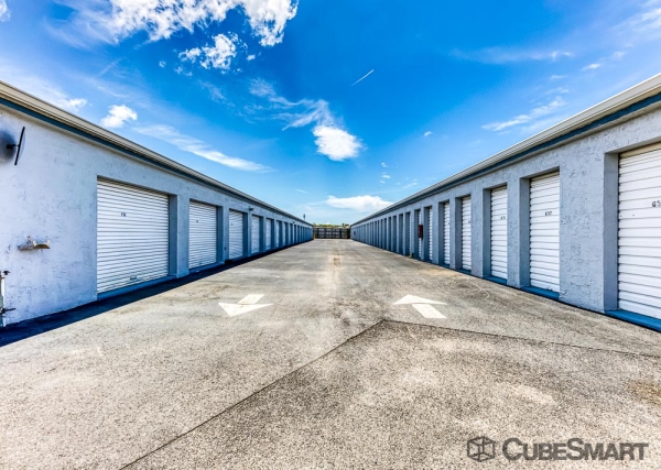 Facility photo: //images.sparefoot.com/medium/217869686f683172223.jpg