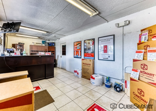 Facility photo: //images.sparefoot.com/medium/217869686f6832956f5.jpg