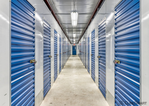 Facility photo: //images.sparefoot.com/medium/217873688348307bed3.jpg