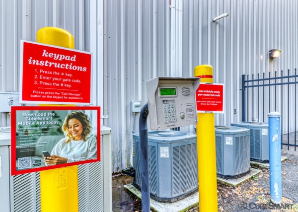 Facility photo: //images.sparefoot.com/medium/217873688dbeb2da676.jpg