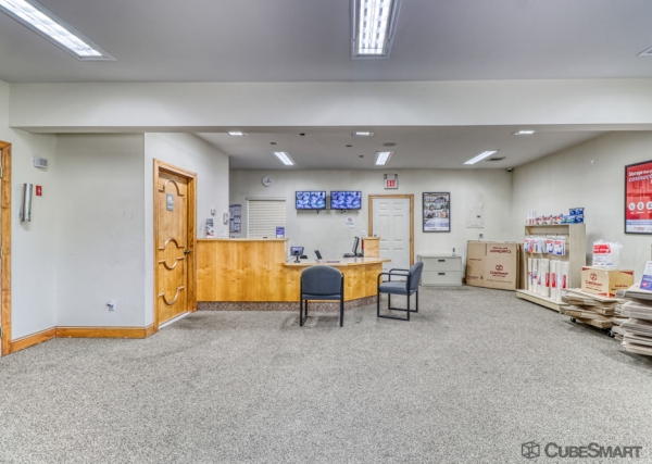 Facility photo: //images.sparefoot.com/medium/217874688348578514a.jpg