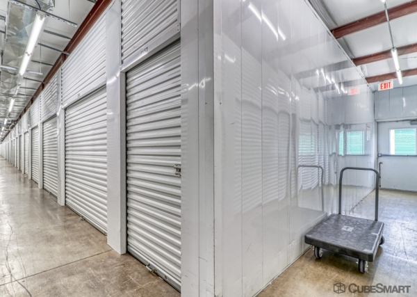 Facility photo: //images.sparefoot.com/medium/2178746883485b4c2f5.jpg