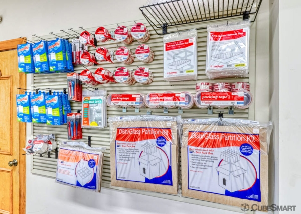 Facility photo: //images.sparefoot.com/medium/217874691eedb264def.jpg