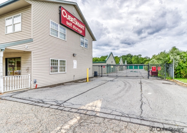 Facility photo: //images.sparefoot.com/medium/217874691eedb6e607b.jpg