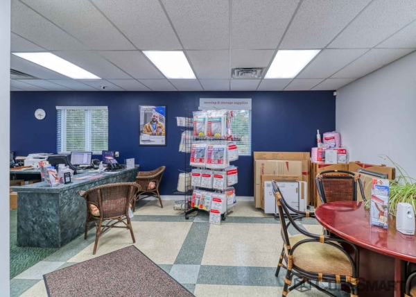 Facility photo: //images.sparefoot.com/medium/217875688f1c06b4849.jpg