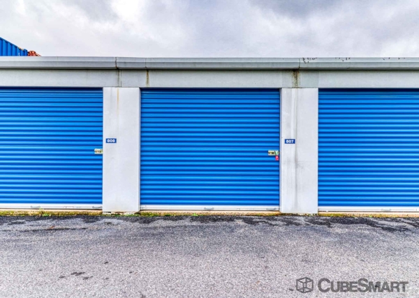 Facility photo: //images.sparefoot.com/medium/217876688b3071183df.jpg
