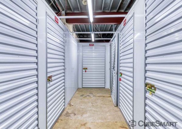 Facility photo: //images.sparefoot.com/medium/21787668cbe318d3a06.jpg