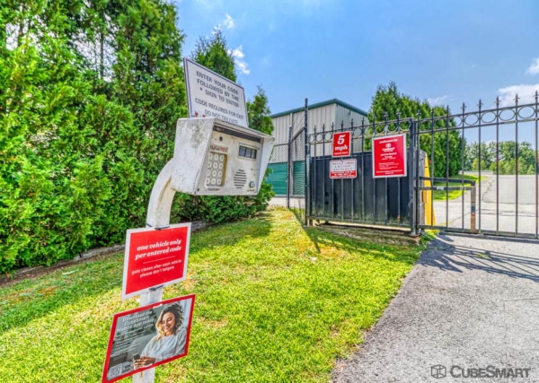 Facility photo: //images.sparefoot.com/medium/217929686f7ff477782.jpg