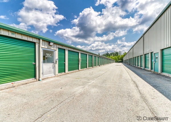 Facility photo: //images.sparefoot.com/medium/21792969032b8fc0f45.jpg