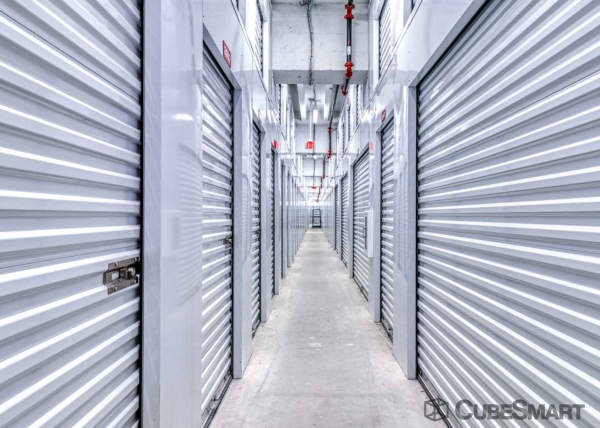 Facility photo: //images.sparefoot.com/medium/21800068834e9c6abf4.jpg