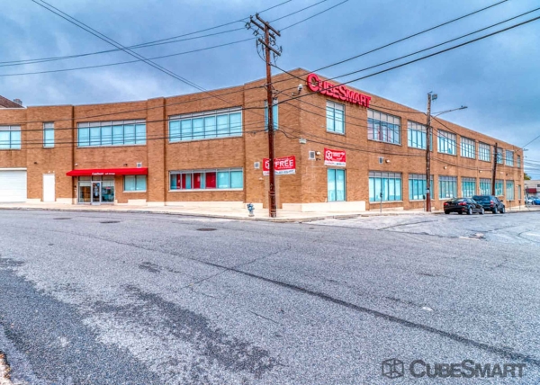 Facility photo: //images.sparefoot.com/medium/21800069dcb59983484.jpg